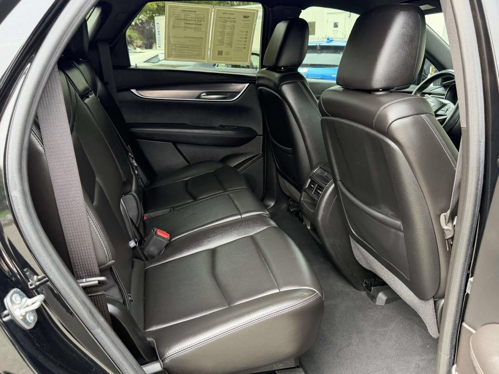 Certified 2024 Cadillac XT5 Luxury FWD image 11