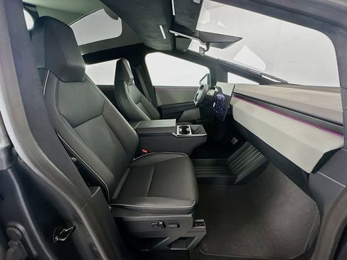 Used 2025 Tesla Cybertruck AWD Crew Cab image 28