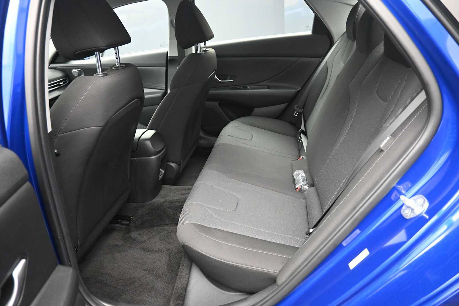 Certified 2025 Hyundai Elantra SE w/ Cargo Package FWD image 19