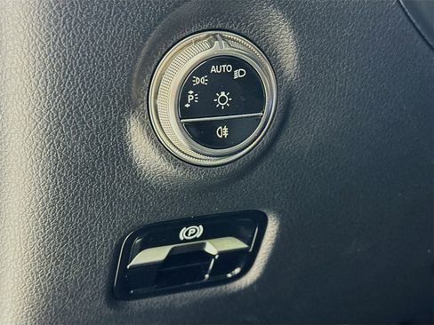 Used 2025 Mercedes-Benz C 300 4MATIC Sedan image 11