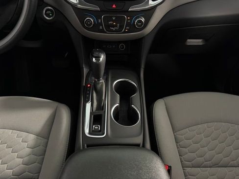 Used 2021 Chevrolet Equinox LS image 40