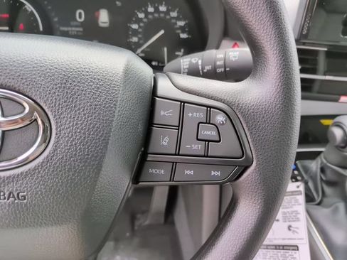 Used 2026 Toyota Sienna LE FWD image 16
