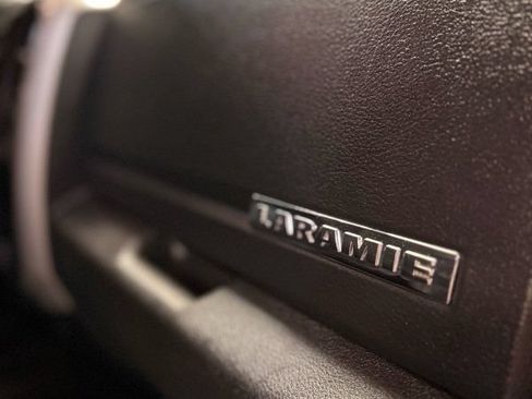 Used 2016 RAM 3500 Laramie w/ Cold Weather Group AWD/4WD image 17