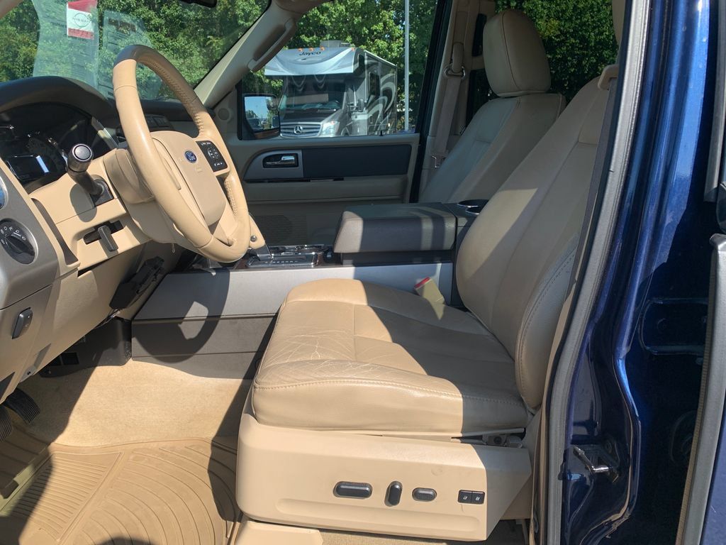Used 2012 Ford Expedition XLT AWD/4WD image 16