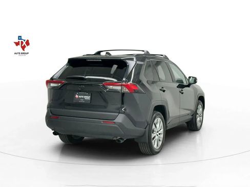 Used 2022 Toyota RAV4 XLE Premium image 5