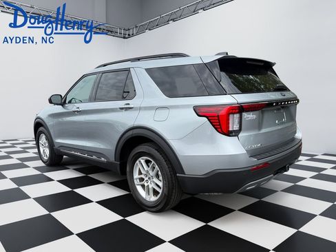 Used 2025 Ford Explorer Active w/ Active Comfort Package RWD image 3