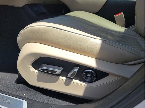 Used 2023 Acura RDX AWD w/ Advance Package image 12