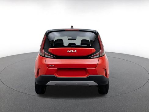 Used 2025 Kia Soul LX w/ LX Technology Package FWD image 8