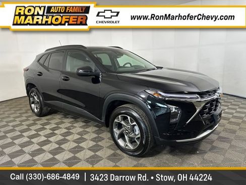 Used 2025 Chevrolet Trax LT w/ Driver Confidence Package image 1