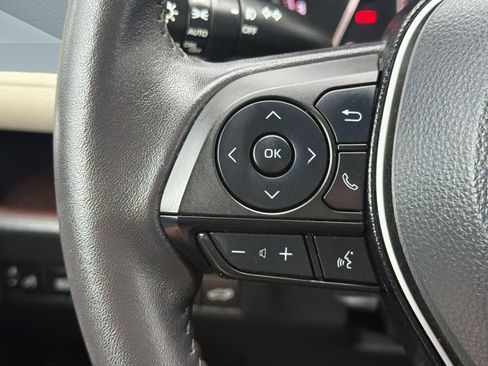 Used 2021 Toyota RAV4 Limited FWD image 17