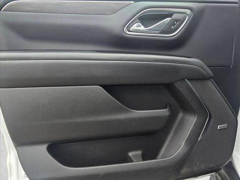 Used 2024 Chevrolet Suburban LT RWD image 11