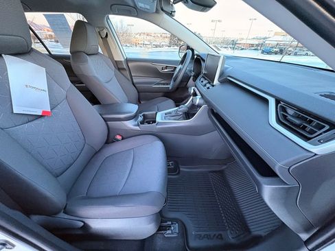 Used 2025 Toyota RAV4 XLE image 32