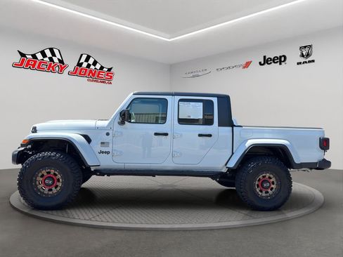 Used 2024 Jeep Gladiator Sport AWD/4WD image 3