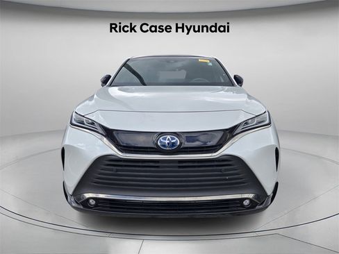 Used 2024 Toyota Venza Nightshade image 3