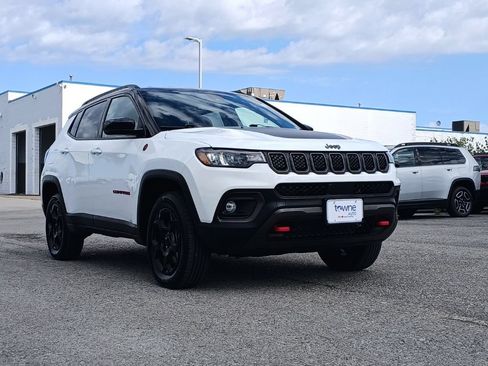 Used 2023 Jeep Compass Trailhawk AWD/4WD image 3