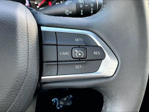 Used 2024 Jeep Compass Latitude image 11