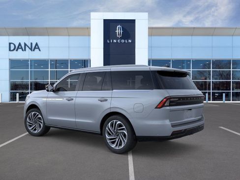 New 2026 Lincoln Navigator Reserve image 4
