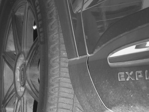 Used 2021 Ford Explorer XLT w/ Equipment Group 202A RWD image 10