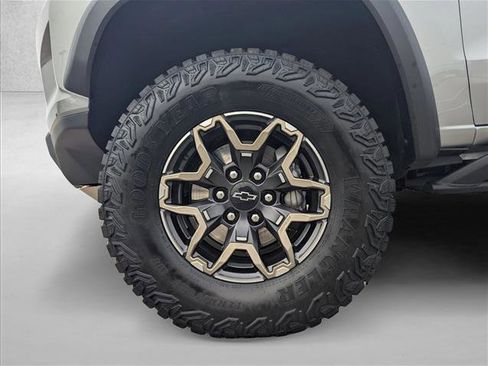 Used 2025 Chevrolet Colorado ZR2 w/ Technology Package image 21