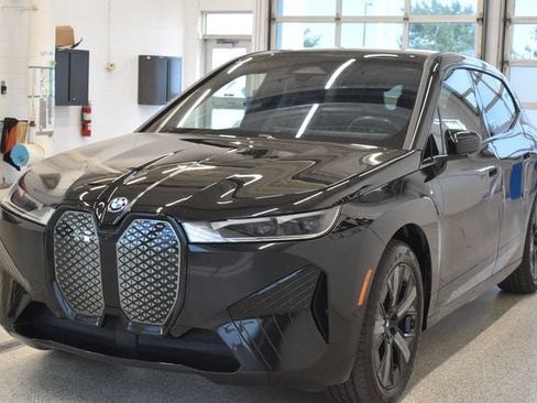 Used 2024 BMW iX xDrive50 w/ Sport Package AWD/4WD image 9