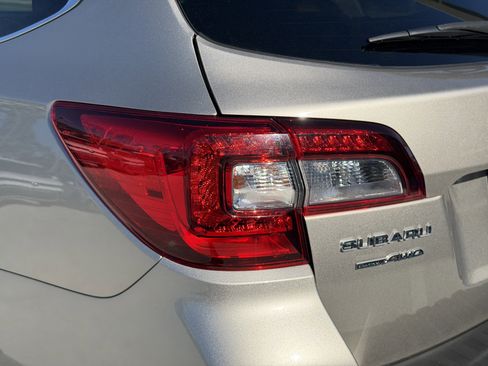 Used 2019 Subaru Outback 2.5i Limited image 9