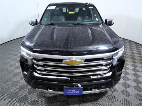 Used 2023 Chevrolet Silverado 1500 High Country w/ Technology Package image 3