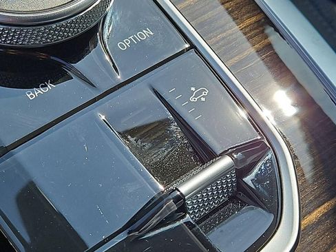 Used 2025 BMW X7 xDrive40i w/ Premium Package image 27