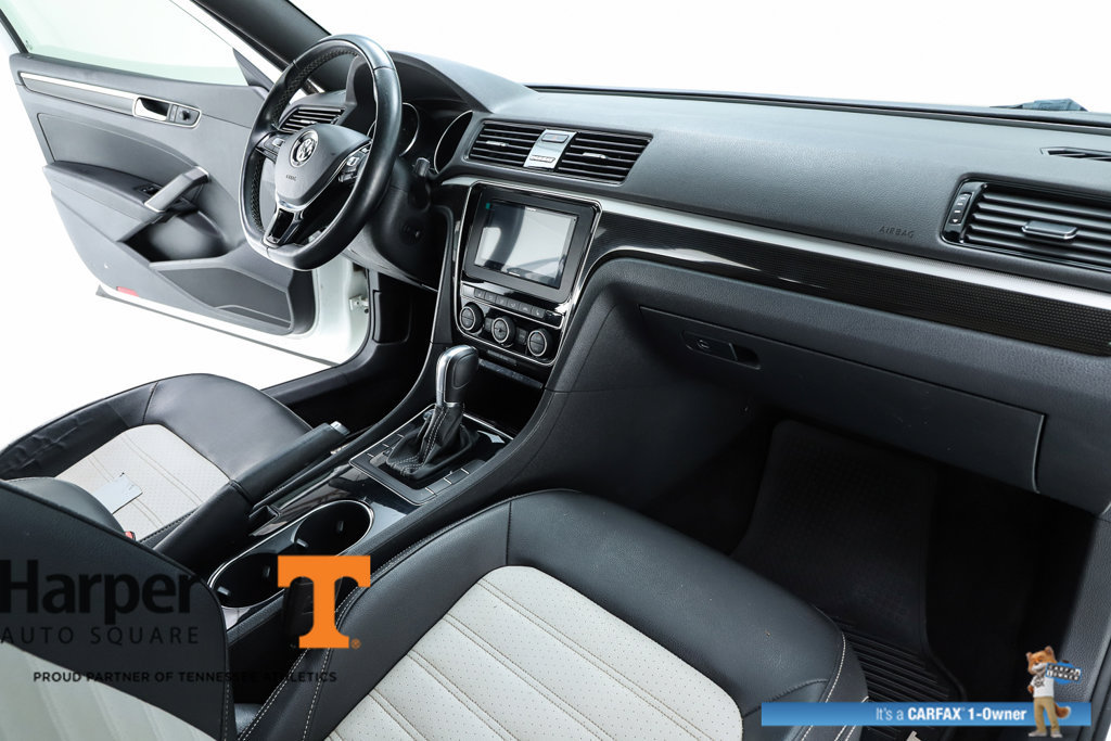 Used 2018 Volkswagen Passat 3.6 FWD image 32