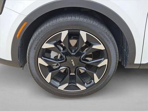 Used 2024 Kia Sorento EX w/ Panoramic Sunroof Package FWD image 7