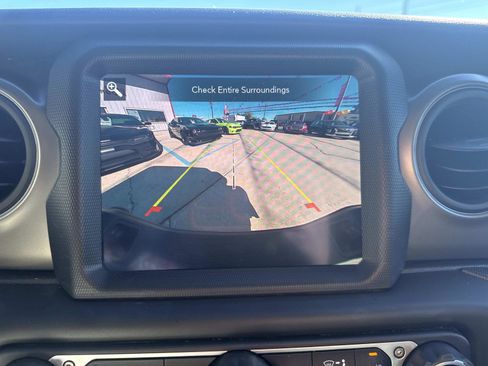 Certified 2023 Jeep Gladiator Sport image 25