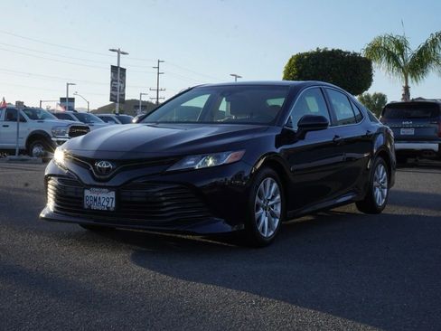Used 2018 Toyota Camry LE image 5