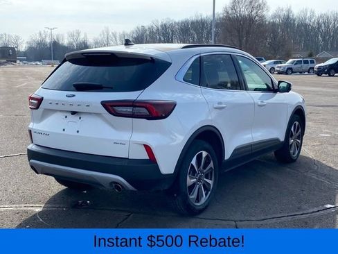 Used 2024 Ford Escape Platinum image 3