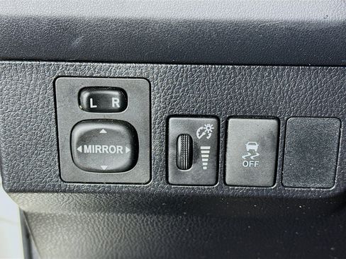 Used 2015 Toyota RAV4 LE image 16