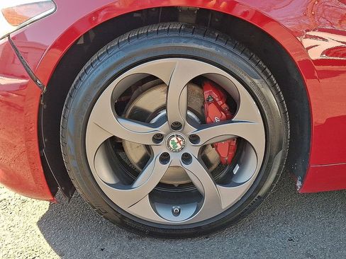 Used 2018 Alfa Romeo Giulia AWD image 33