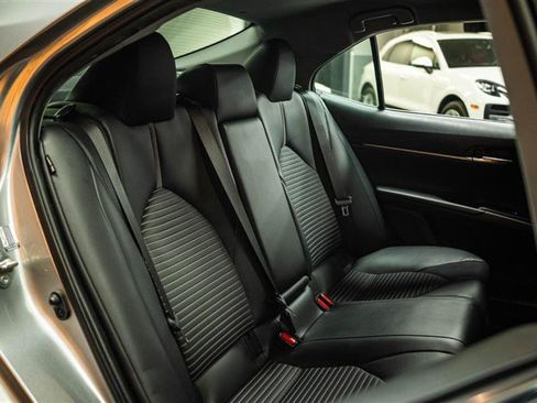 Used 2020 Toyota Camry SE w/ Carpet Mat Package FWD image 11