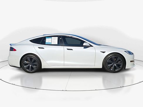 Used 2021 Tesla Model S Plaid image 3