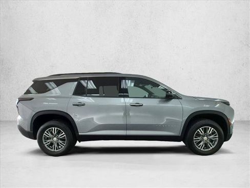 Used 2024 Chevrolet Traverse LT FWD image 4