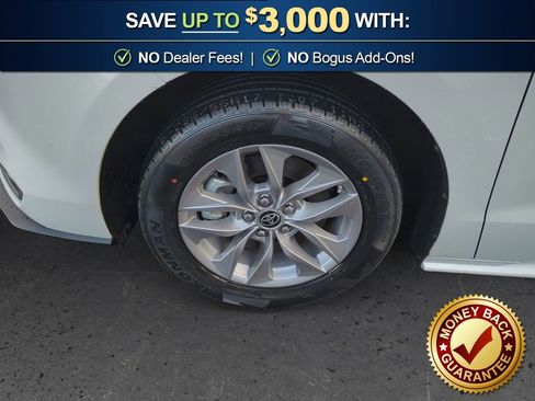 Used 2022 Toyota Sienna XLE image 13