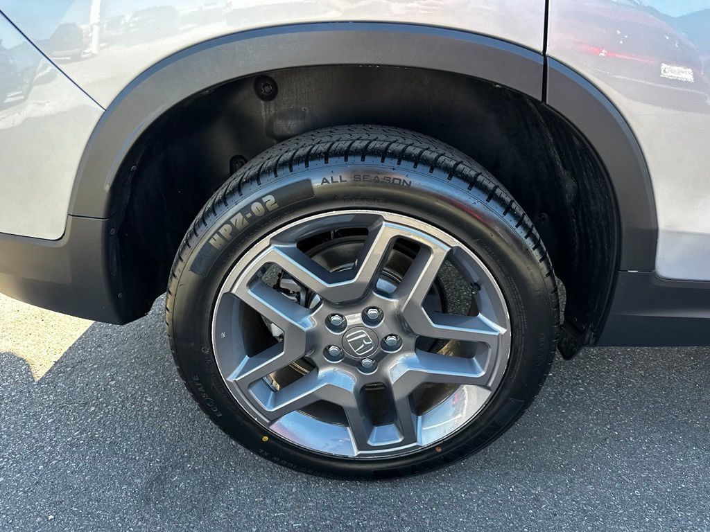 Used 2023 Honda Passport EX-L image 12