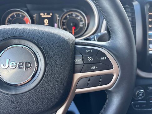 Used 2017 Jeep Cherokee Latitude w/ Comfort/Convenience Group image 27