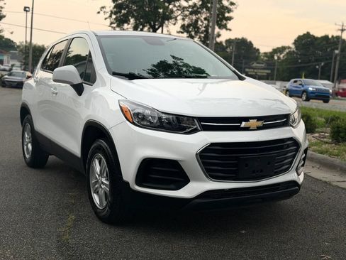 Used 2021 Chevrolet Trax LS w/ Fleet Convenience Package AWD/4WD image 8