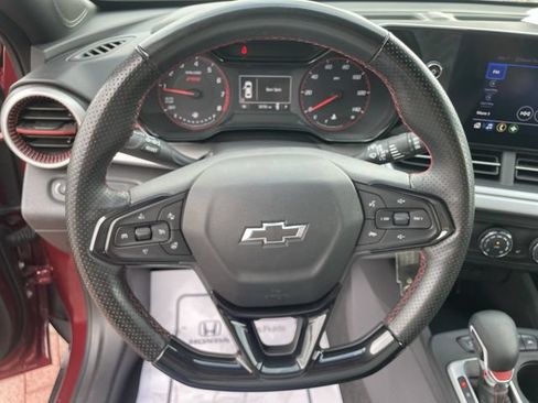 Used 2024 Chevrolet Trax RS FWD image 23