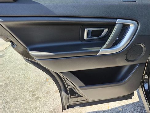 Used 2018 Land Rover Discovery Sport SE image 40