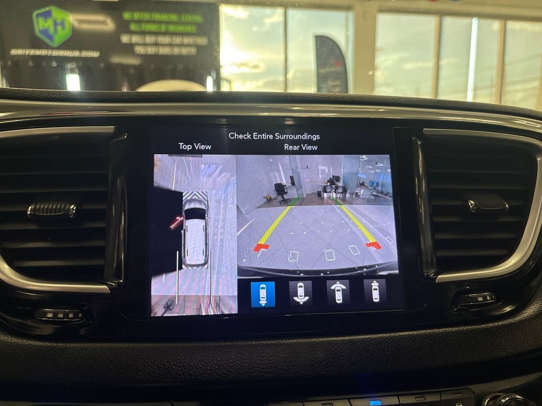 Used 2019 Chrysler Pacifica Touring-L Plus w/ Advanced Safetytec Group FWD image 38
