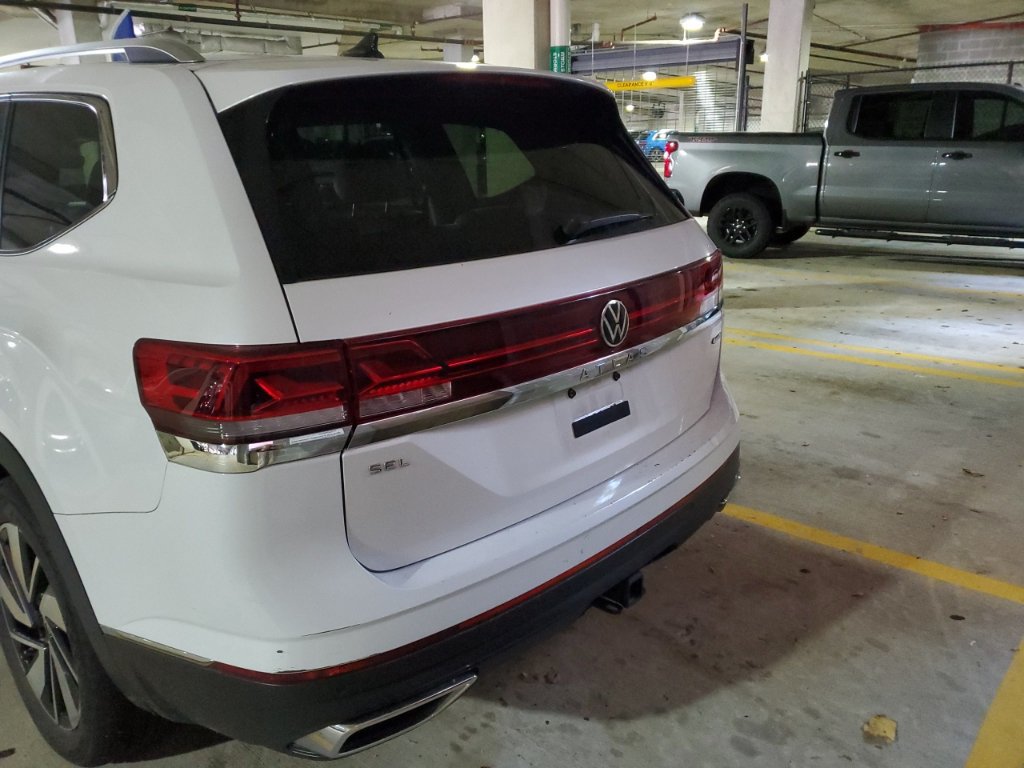 Used 2024 Volkswagen Atlas SEL AWD/4WD image 9