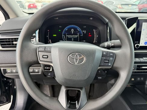 Used 2025 Toyota Camry LE image 25