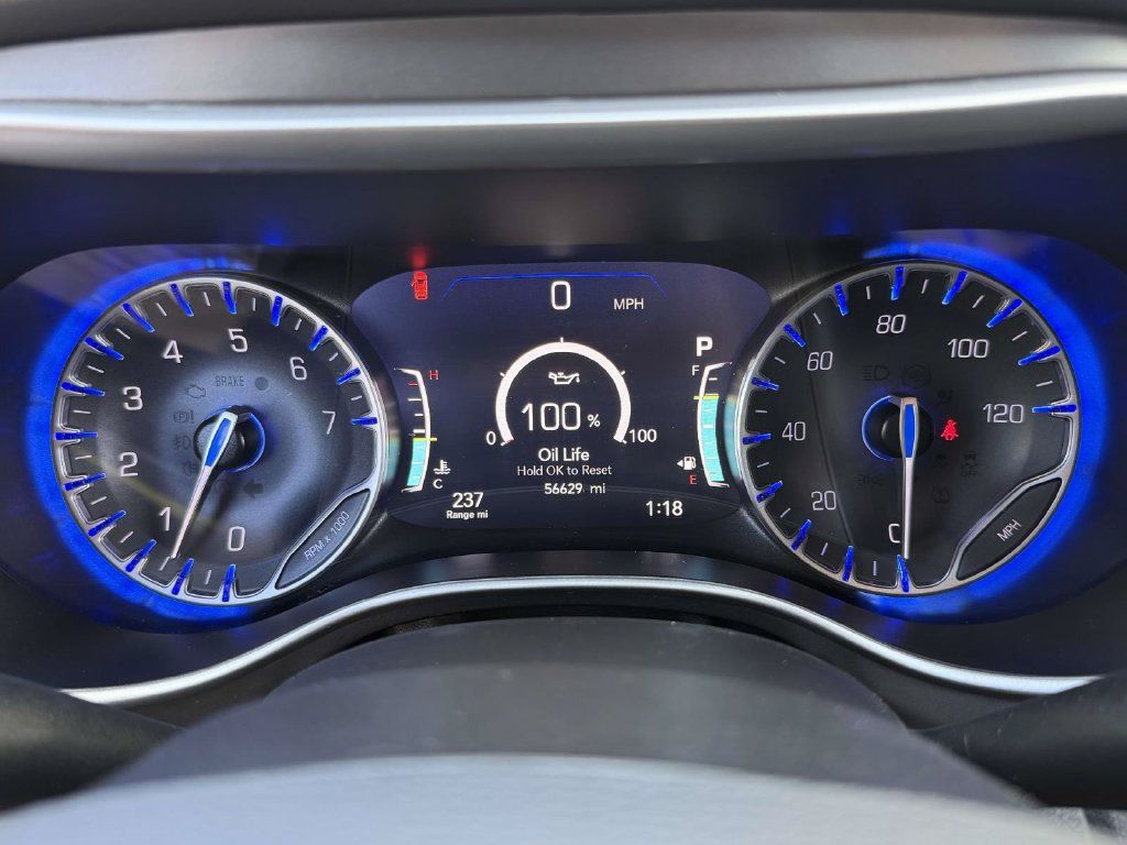 Used 2024 Chrysler Pacifica Touring-L FWD image 28