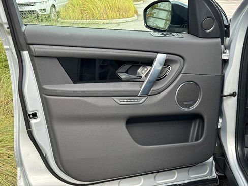 Certified 2025 Land Rover Discovery Sport S image 17