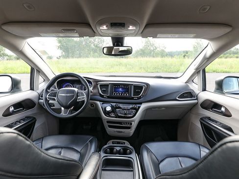 Used 2021 Chrysler Voyager Lxi FWD image 22