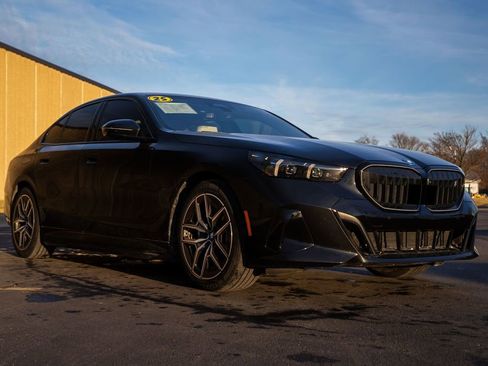 Used 2025 BMW i5 xDrive40 w/ M Sport Package image 2